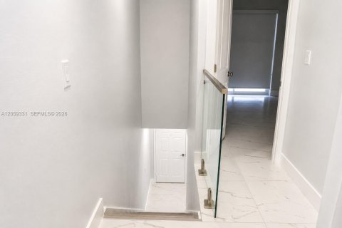 Condo in Hialeah, Florida, 2 bedrooms  № 2264240 - photo 8
