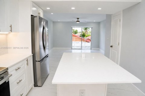 Condo in Hialeah, Florida, 2 bedrooms  № 2264240 - photo 2