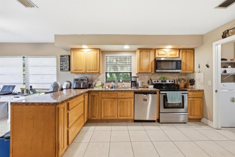 Villa ou maison à louer à Boca Raton, Floride: 3 chambres, 215.9 m2 № 2181052 - photo 8