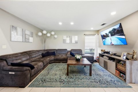 Villa ou maison à louer à Boca Raton, Floride: 3 chambres, 215.9 m2 № 2181052 - photo 6