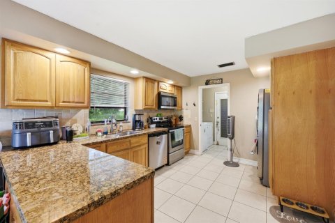 Villa ou maison à louer à Boca Raton, Floride: 3 chambres, 215.9 m2 № 2181052 - photo 9