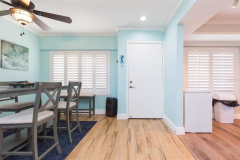 Townhouse in Tampa, Florida 2 bedrooms, 125.6 sq.m. № 1853775 - photo 4