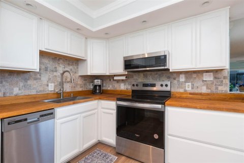 Townhouse in Tampa, Florida 2 bedrooms, 125.6 sq.m. № 1853775 - photo 10