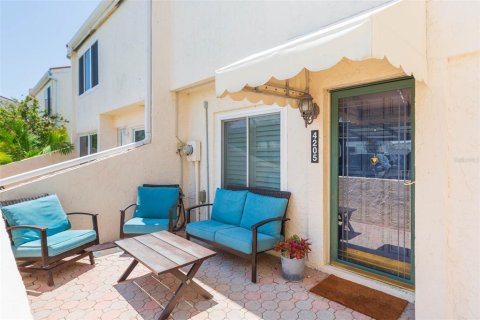 Townhouse in Tampa, Florida 2 bedrooms, 125.6 sq.m. № 1853775 - photo 2