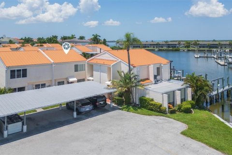 Townhouse in Tampa, Florida 2 bedrooms, 125.6 sq.m. № 1853775 - photo 3