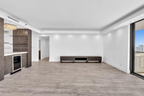 Condominio en venta en Aventura, Florida, 2 dormitorios, 175.31 m2 № 1988731 - foto 5