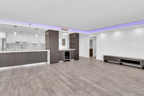 Condominio en venta en Aventura, Florida, 2 dormitorios, 175.31 m2 № 1988731 - foto 10