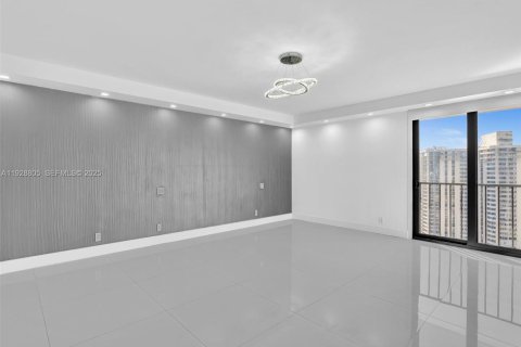 Condominio en venta en Aventura, Florida, 2 dormitorios, 175.31 m2 № 1988731 - foto 13