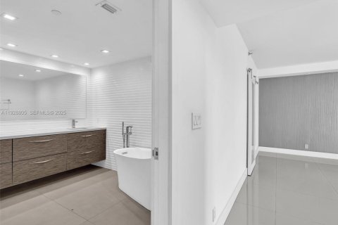 Condominio en venta en Aventura, Florida, 2 dormitorios, 175.31 m2 № 1988731 - foto 16