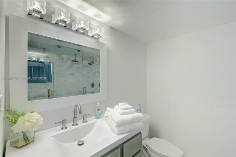 House in Fort Myers, Florida 2 bedrooms, 97.83 sq.m. № 2029784 - photo 21