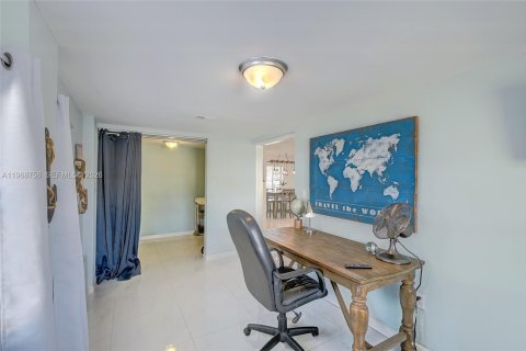 House in Fort Myers, Florida 2 bedrooms, 97.83 sq.m. № 2029784 - photo 27