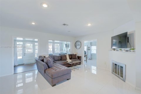 House in Fort Myers, Florida 2 bedrooms, 97.83 sq.m. № 2029784 - photo 9