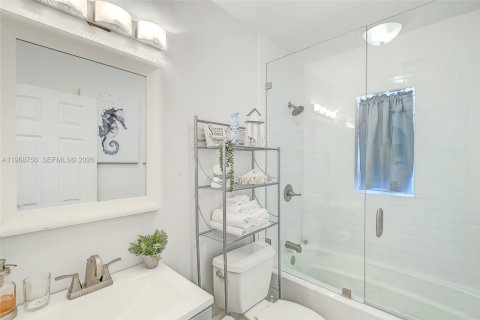 House in Fort Myers, Florida 2 bedrooms, 97.83 sq.m. № 2029784 - photo 25