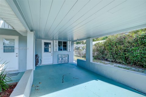 House in Fort Myers, Florida 2 bedrooms, 97.83 sq.m. № 2029784 - photo 5