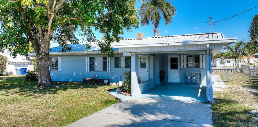 House in Fort Myers, Florida 2 bedrooms, 97.83 sq.m. № 2029784