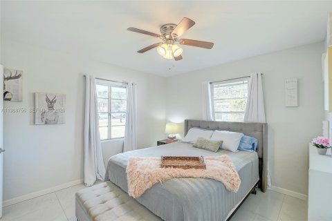 House in Fort Myers, Florida 2 bedrooms, 97.83 sq.m. № 2029784 - photo 23