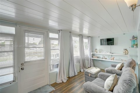 House in Fort Myers, Florida 2 bedrooms, 97.83 sq.m. № 2029784 - photo 6