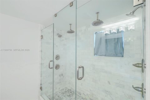 House in Fort Myers, Florida 2 bedrooms, 97.83 sq.m. № 2029784 - photo 20