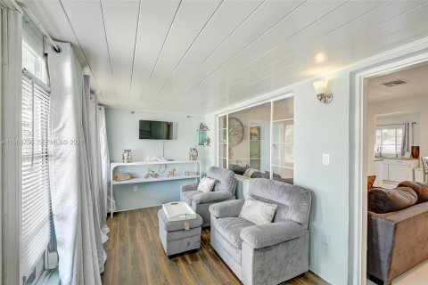 House in Fort Myers, Florida 2 bedrooms, 97.83 sq.m. № 2029784 - photo 7