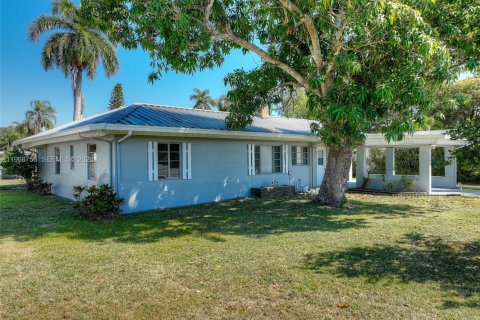 House in Fort Myers, Florida 2 bedrooms, 97.83 sq.m. № 2029784 - photo 3