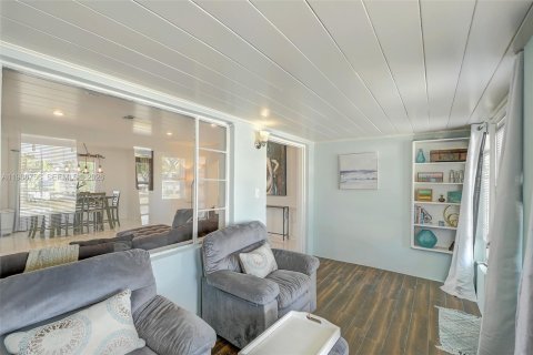 House in Fort Myers, Florida 2 bedrooms, 97.83 sq.m. № 2029784 - photo 8