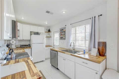 House in Fort Myers, Florida 2 bedrooms, 97.83 sq.m. № 2029784 - photo 16