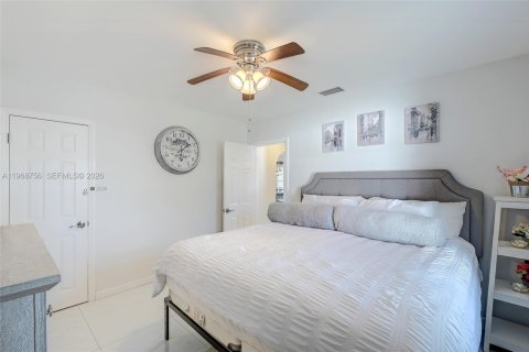 House in Fort Myers, Florida 2 bedrooms, 97.83 sq.m. № 2029784 - photo 18