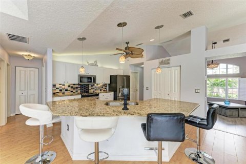 House in Venice, Florida 3 bedrooms, 200.3 sq.m. № 2272739 - photo 25
