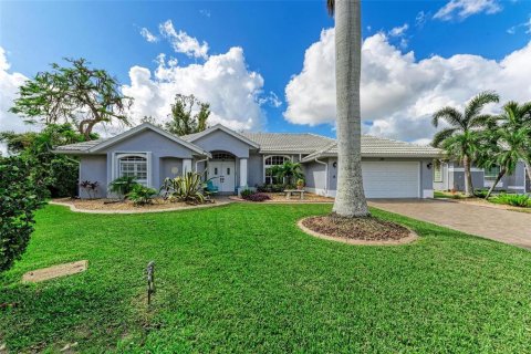 House in Venice, Florida 3 bedrooms, 200.3 sq.m. № 2272739