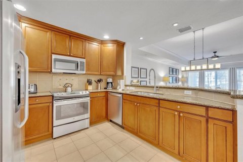 Condo in Four Corners, Florida, 3 bedrooms № 2203392 - photo 6