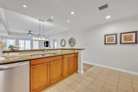 Condo in Four Corners, Florida, 3 bedrooms № 2203392 - photo 8