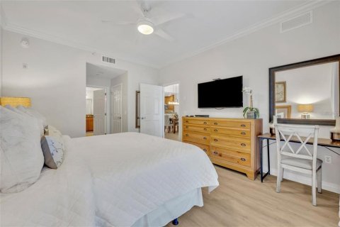 Condo in Four Corners, Florida, 3 bedrooms № 2203392 - photo 17