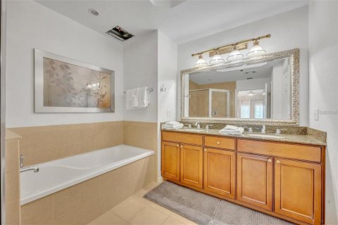 Condo in Four Corners, Florida, 3 bedrooms № 2203392 - photo 19