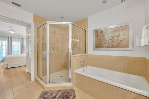 Condo in Four Corners, Florida, 3 bedrooms № 2203392 - photo 18