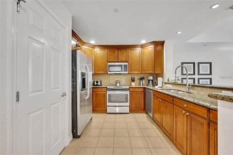 Condo in Four Corners, Florida, 3 bedrooms № 2203392 - photo 5