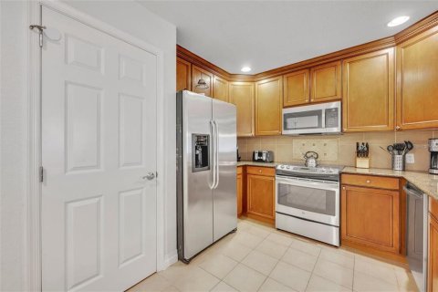 Condo in Four Corners, Florida, 3 bedrooms № 2203392 - photo 7
