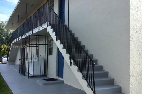 House in Hialeah, Florida 2 bedrooms, 88.26 sq.m. № 1994825 - photo 13