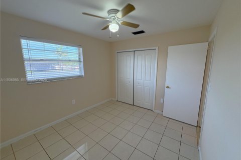 House in Hialeah, Florida 2 bedrooms, 88.26 sq.m. № 1994825 - photo 10