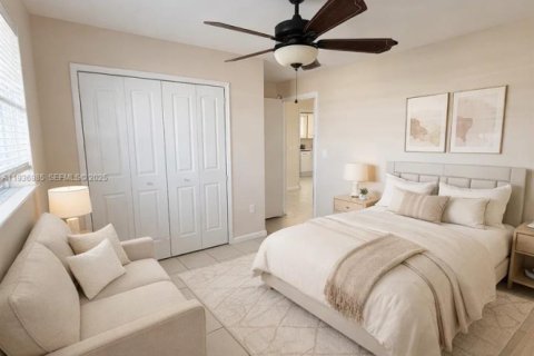 House in Hialeah, Florida 2 bedrooms, 88.26 sq.m. № 1994825 - photo 7