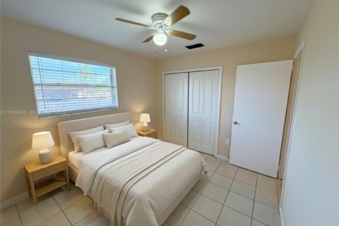 House in Hialeah, Florida 2 bedrooms, 88.26 sq.m. № 1994825 - photo 9