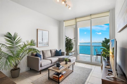 Condo in Miami, Florida, 1 bedroom № 1940593 - photo 12