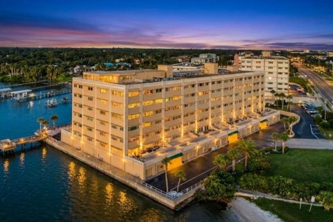 Copropriété à vendre à Belleair Bluffs, Floride: 2 chambres, 146.79 m2 № 2125087 - photo 2