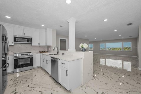 Copropriété à vendre à Belleair Bluffs, Floride: 2 chambres, 146.79 m2 № 2125087 - photo 8
