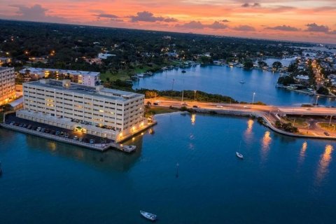 Copropriété à vendre à Belleair Bluffs, Floride: 2 chambres, 146.79 m2 № 2125087 - photo 4