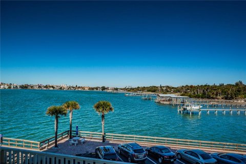 Copropriété à vendre à Belleair Bluffs, Floride: 2 chambres, 146.79 m2 № 2125087 - photo 15