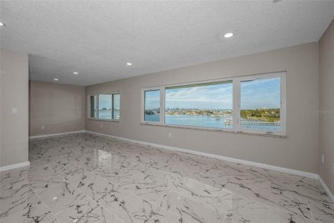 Copropriété à vendre à Belleair Bluffs, Floride: 2 chambres, 146.79 m2 № 2125087 - photo 12