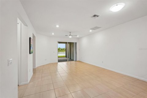 Купить виллу или дом в Энглвуд, Флорида 3 комнаты, 130.99м2, № 2361550 - фото 10