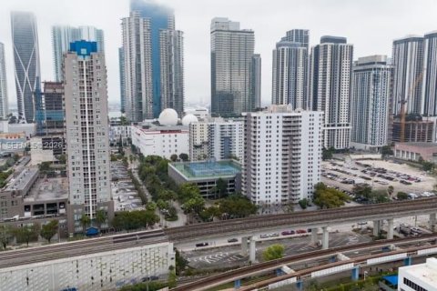 Copropriété à louer à Miami, Floride: 2 chambres, 78.78 m2 № 2343576 - photo 3