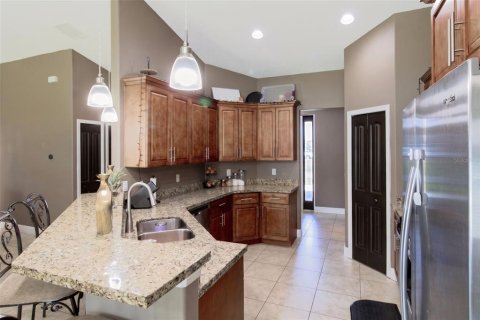 House in Saint Lucie, Florida 4 bedrooms, 172.98 sq.m. № 2431742 - photo 3