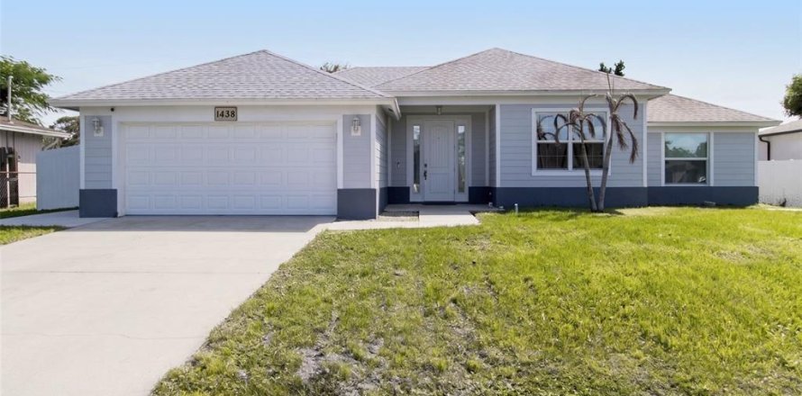 House in Saint Lucie, Florida 4 bedrooms, 172.98 sq.m. № 2431742